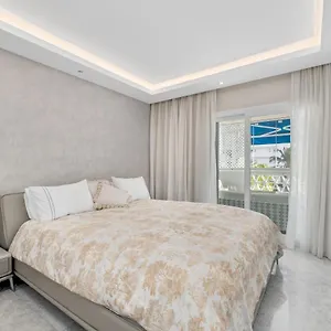 modern-and-large-apartment-in-the-heart-of-puerto-banus.es-andalucia.com/